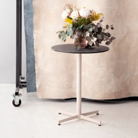 Minimalist table lamp